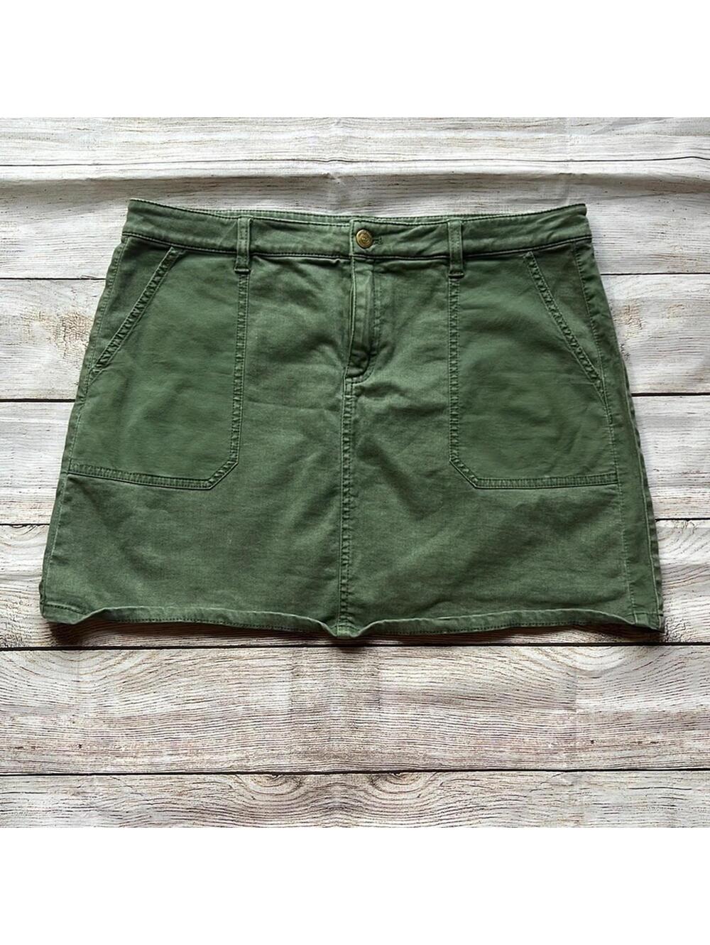 👗 Vineyard Vines Green Mini Skirt